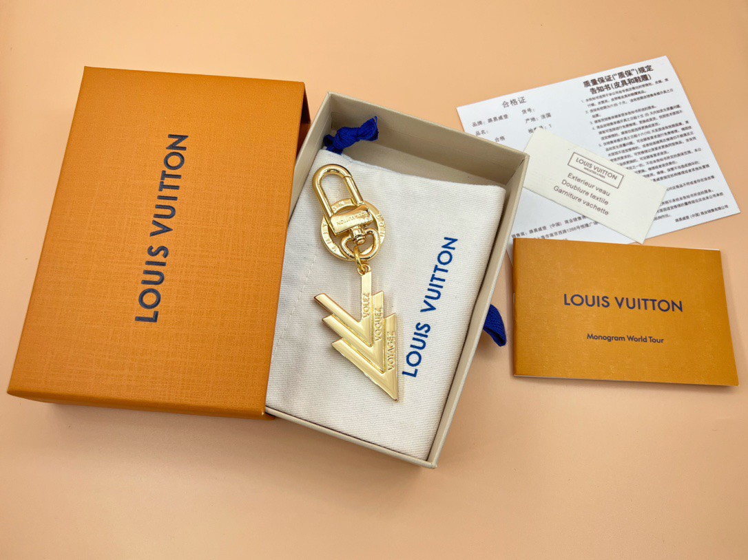 LOUIV Key Charm