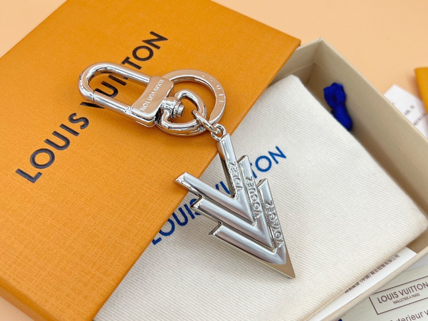 LOUIV Key Charm
