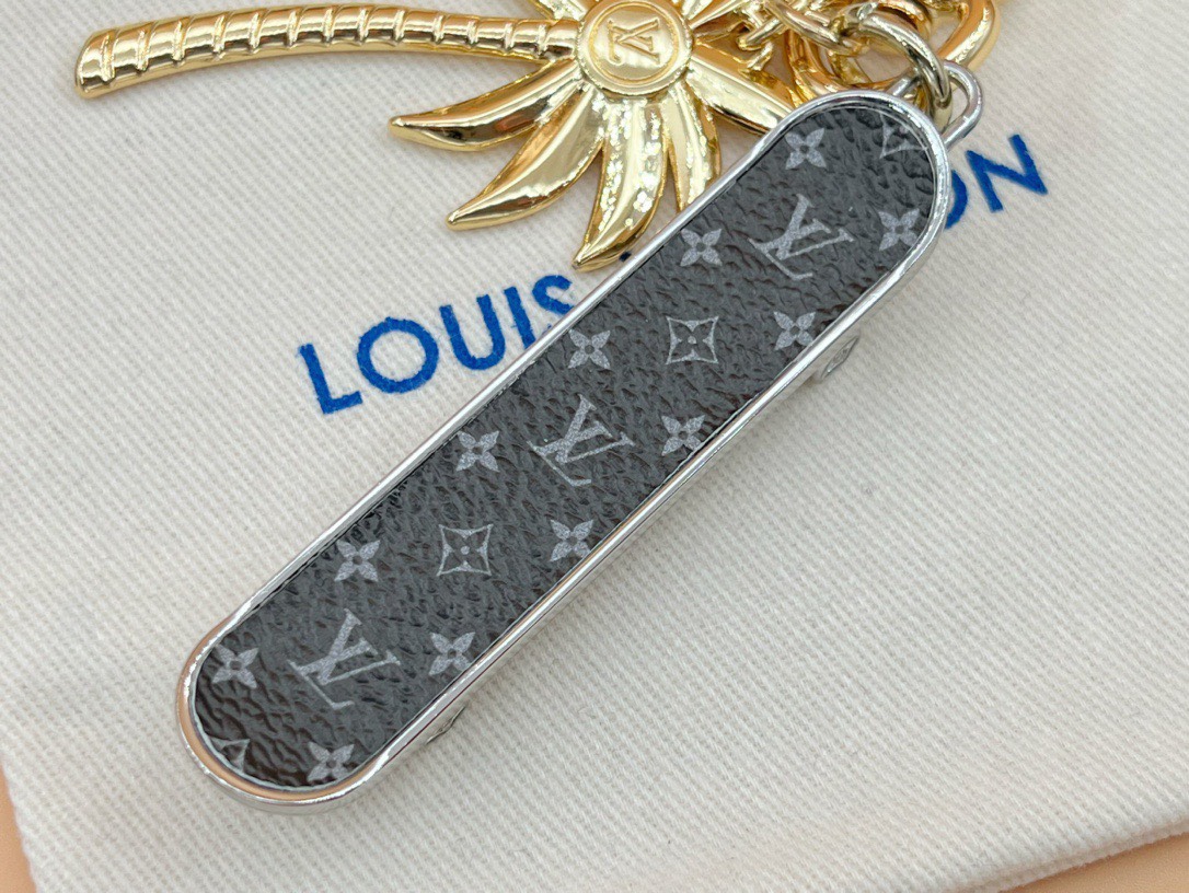 LOUIV Cali Skating Key Charm