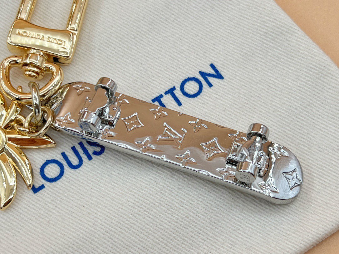 LOUIV Cali Skating Key Charm