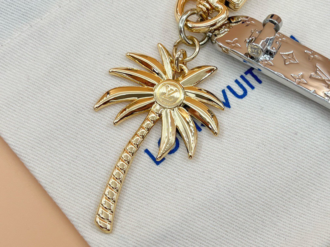 LOUIV Cali Skating Key Charm