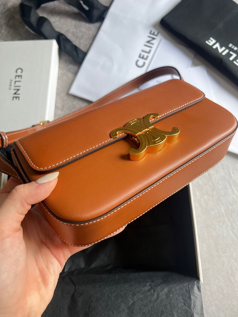 CEL Triomphe Hobo