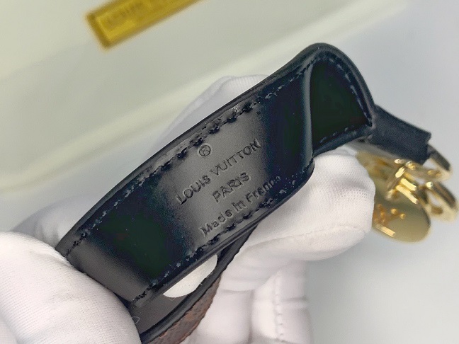 LOUIV Key Chain