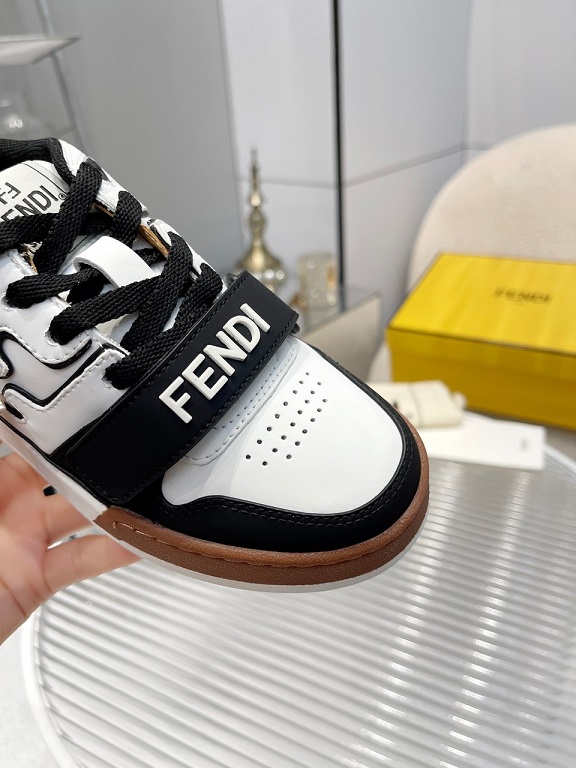 FD Sneakers