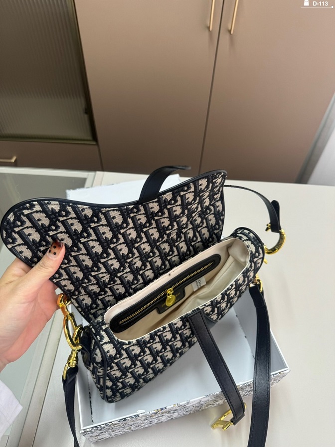 CD Saddle Medium