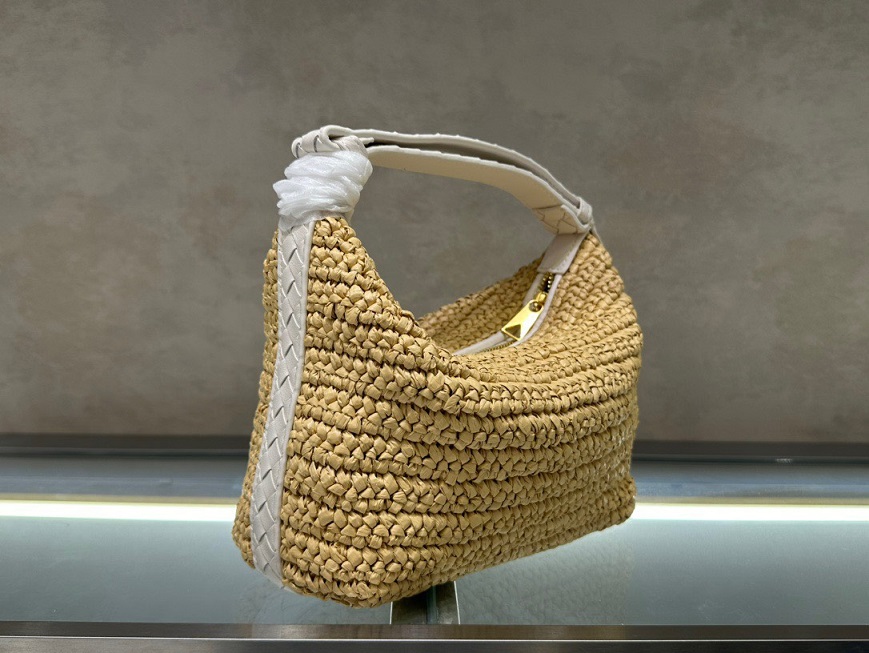 BV Intrecciato Raffia