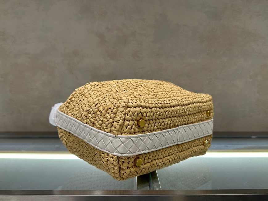 BV Intrecciato Raffia