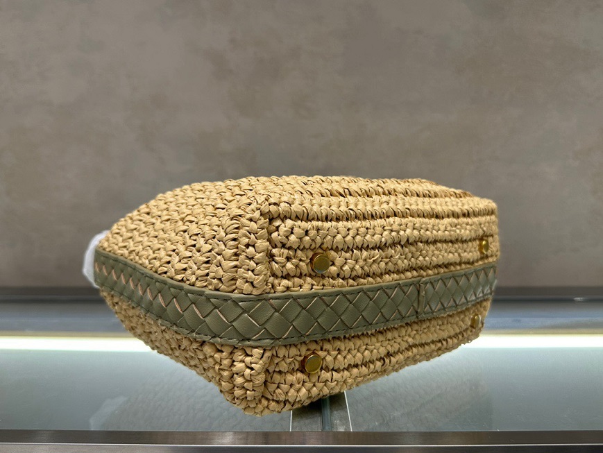 BV Intrecciato Raffia