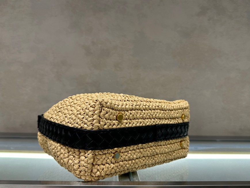 BV Intrecciato Raffia
