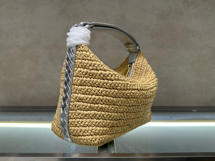 BV Intrecciato Raffia