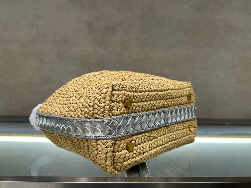 BV Intrecciato Raffia