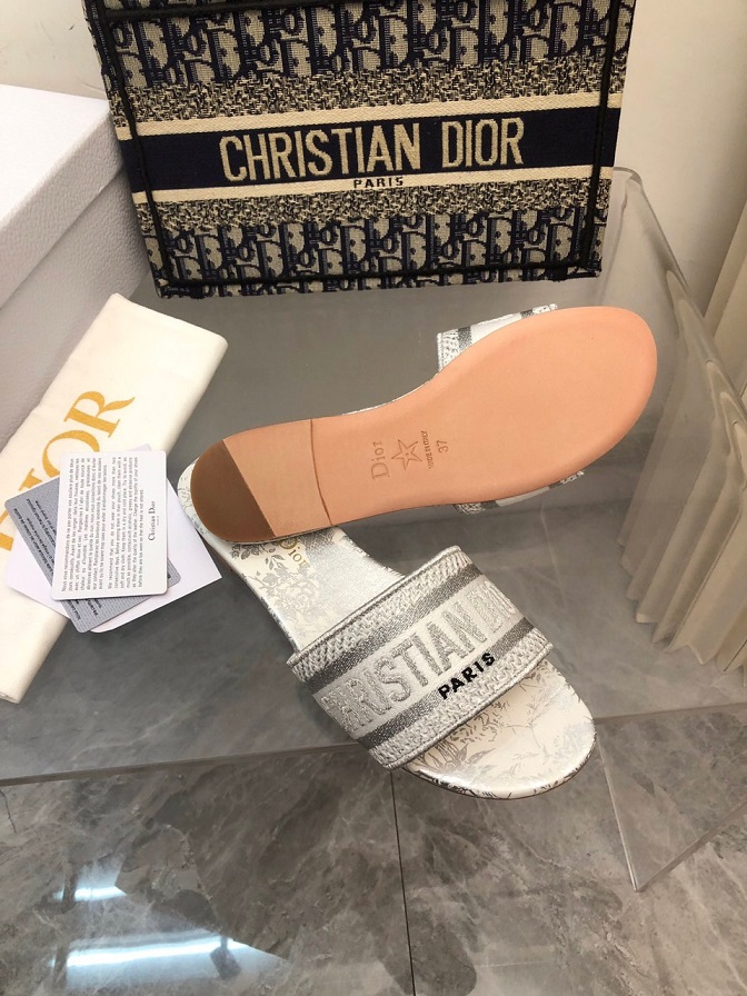 CD Dway Slides
