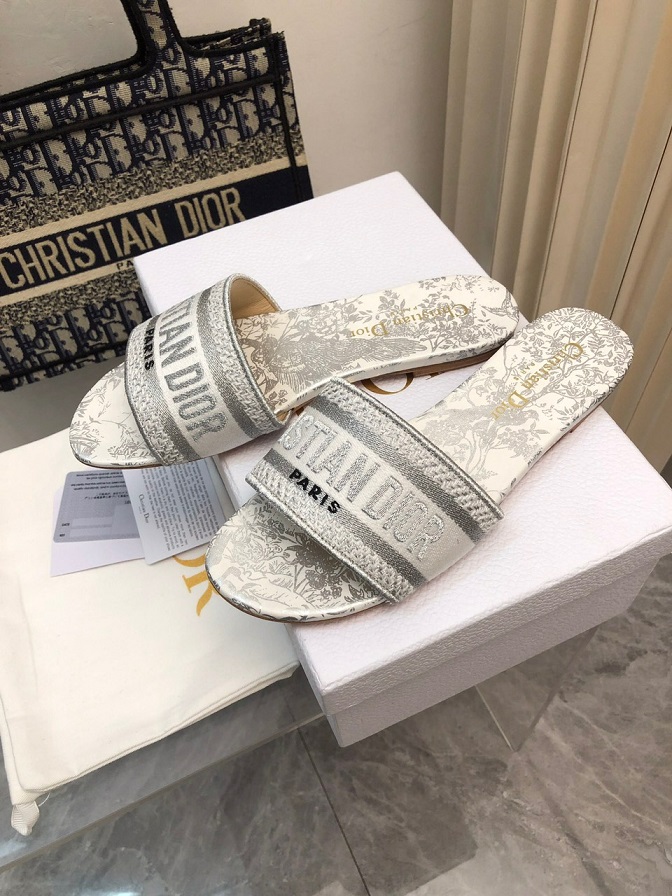 CD Dway Slides