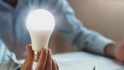 tuoi-tho-trung-binh-cua-1-bong-den-led-bulb-la-bao-nhieu