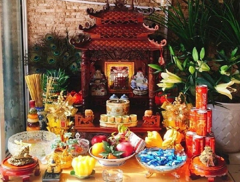 Bàn thờ thần tài nên đặt dưới đất
