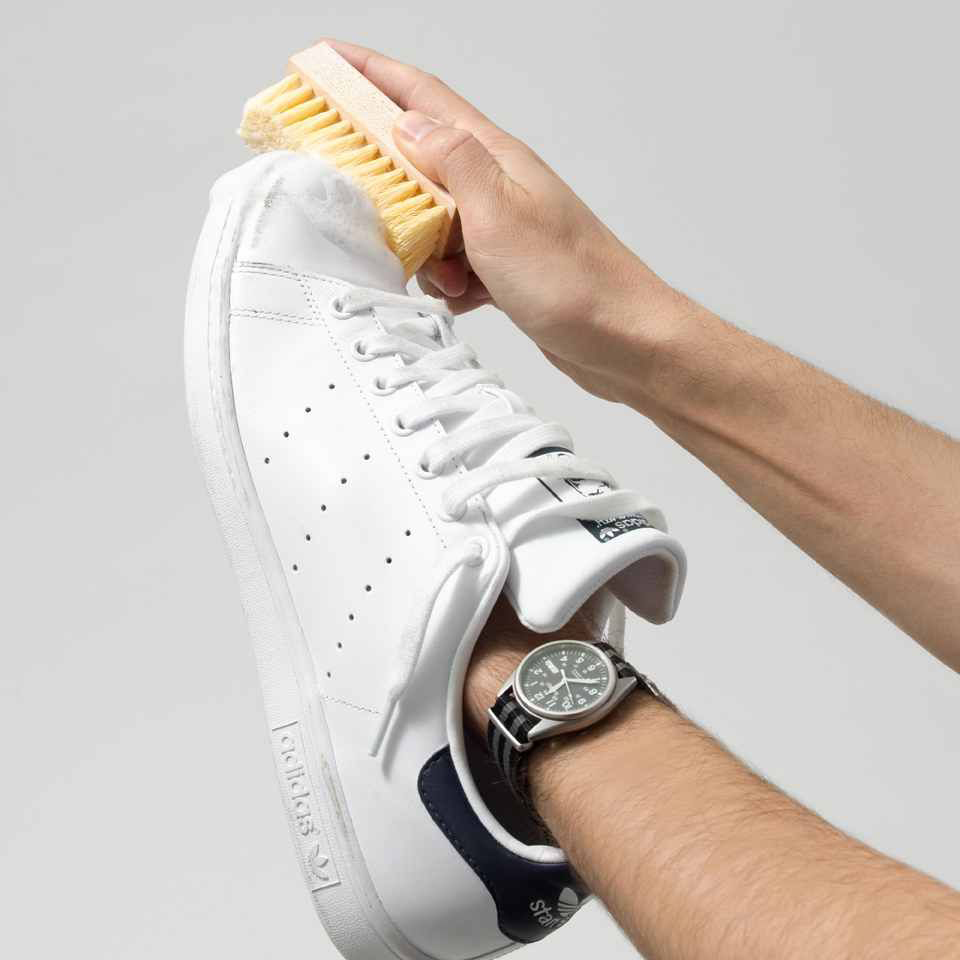 Hướng dẫn vệ sinh giày sau khi sơn