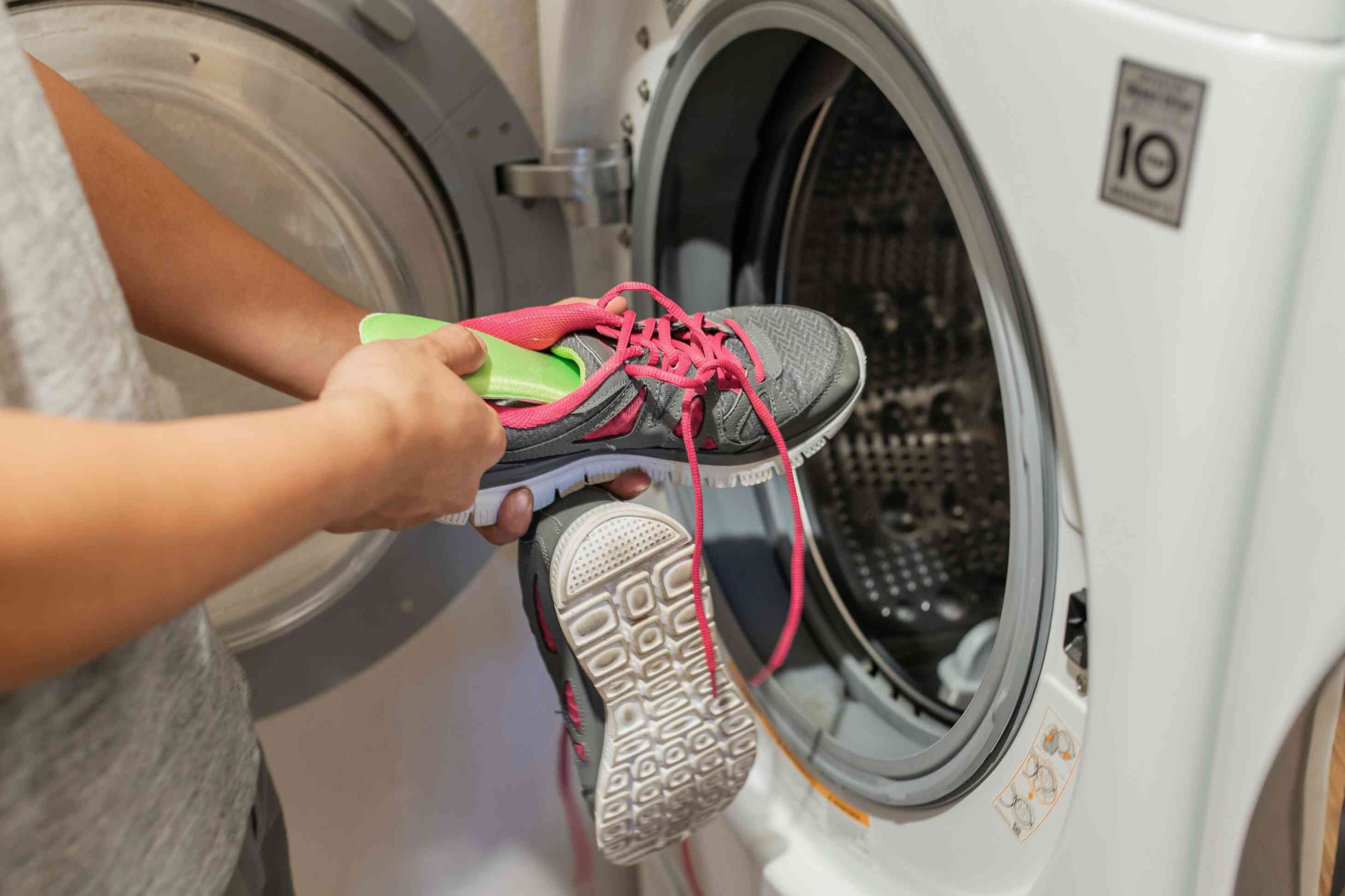 Cách vệ sinh giày thể thao nhanh nhất