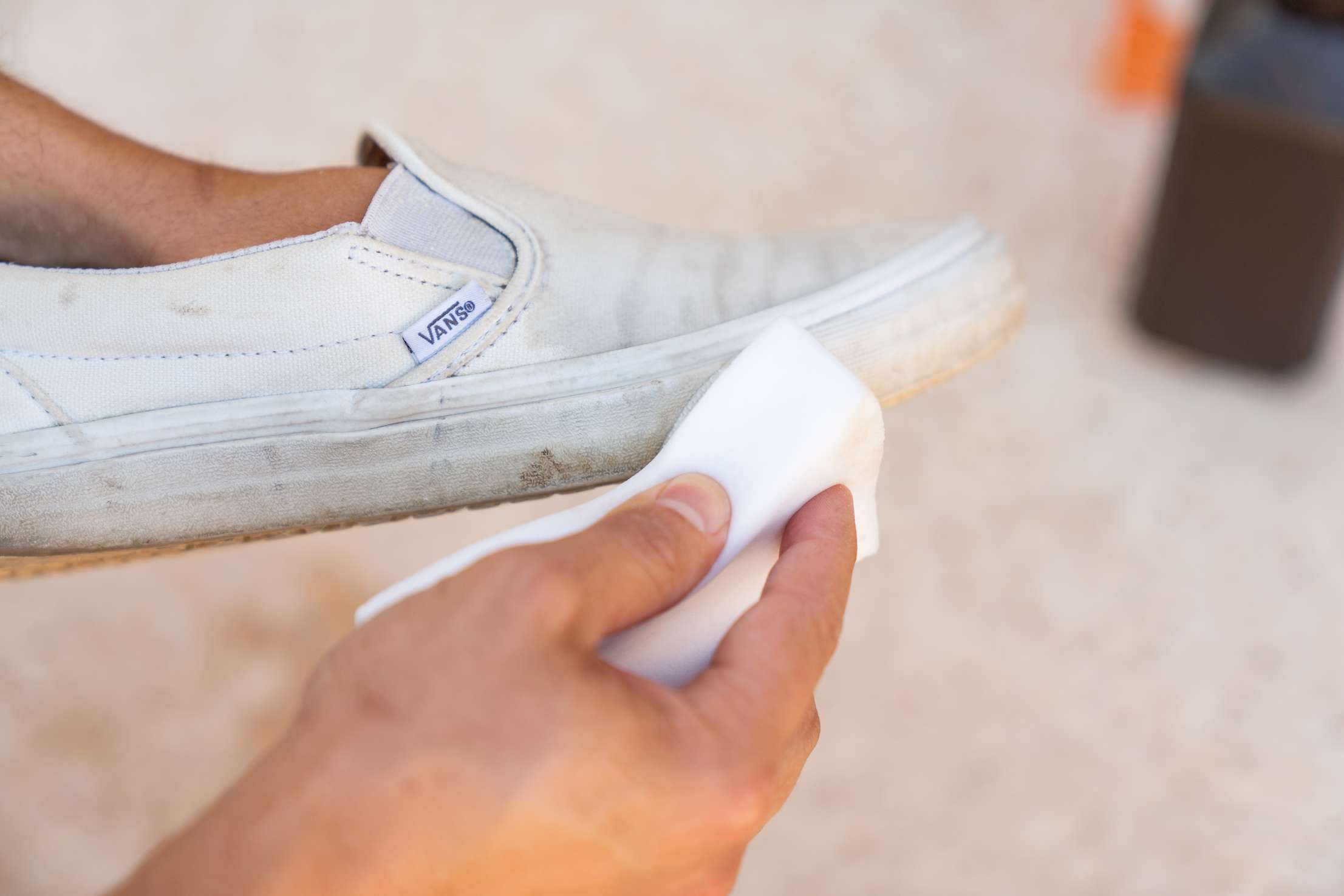 Hướng dẫn vệ sinh giày Vans trắng 6
