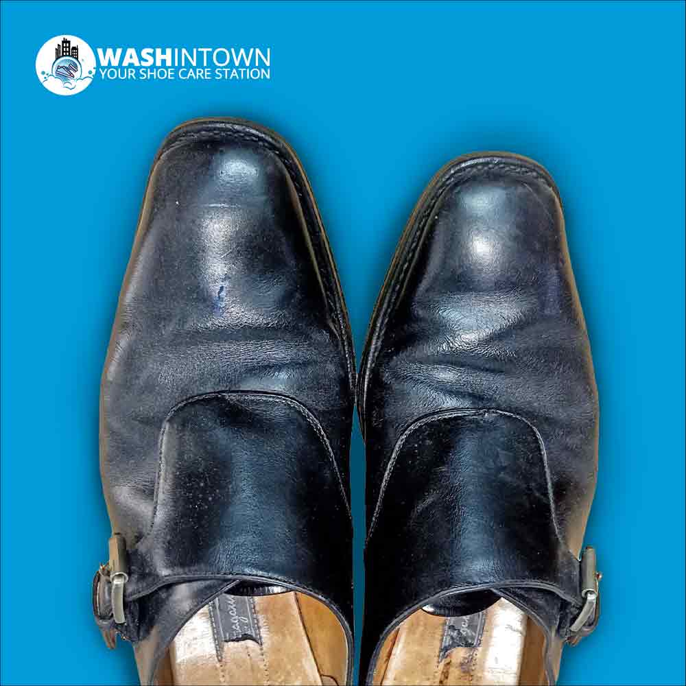 Giày da bị nứt nẻ cứng nhắc do ngâm nước