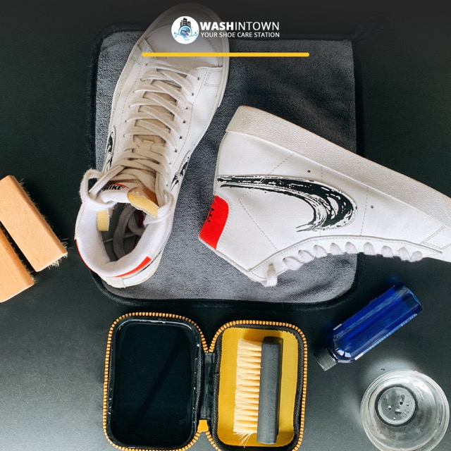 Giày dơ bám đất cát mồ hôi