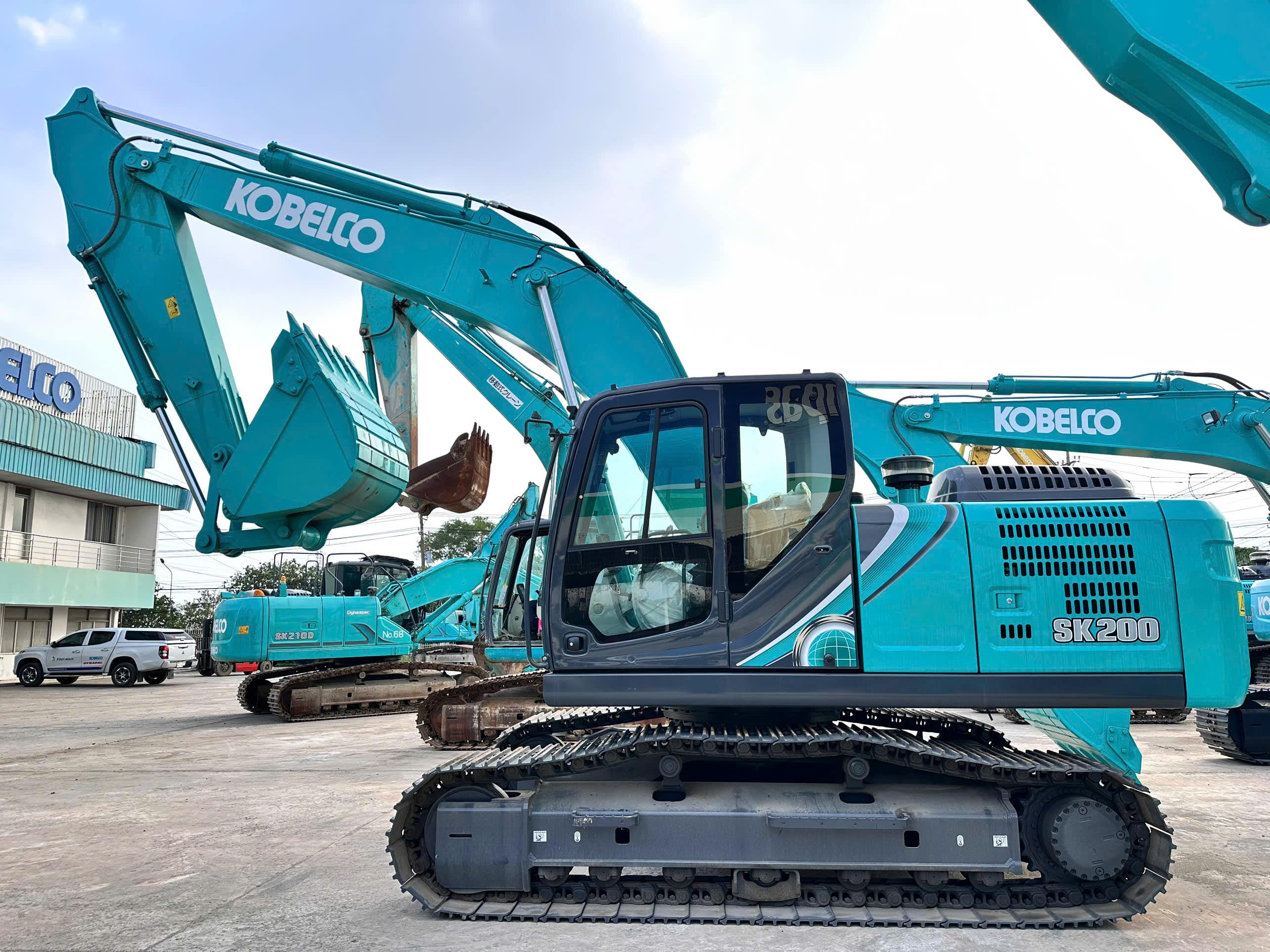 So Sánh Kobelco SK200-8 Và Kobelco SK200-9, Lựa Chọn Nào Phù Hợp Với Quý Nhà Đầu Tư