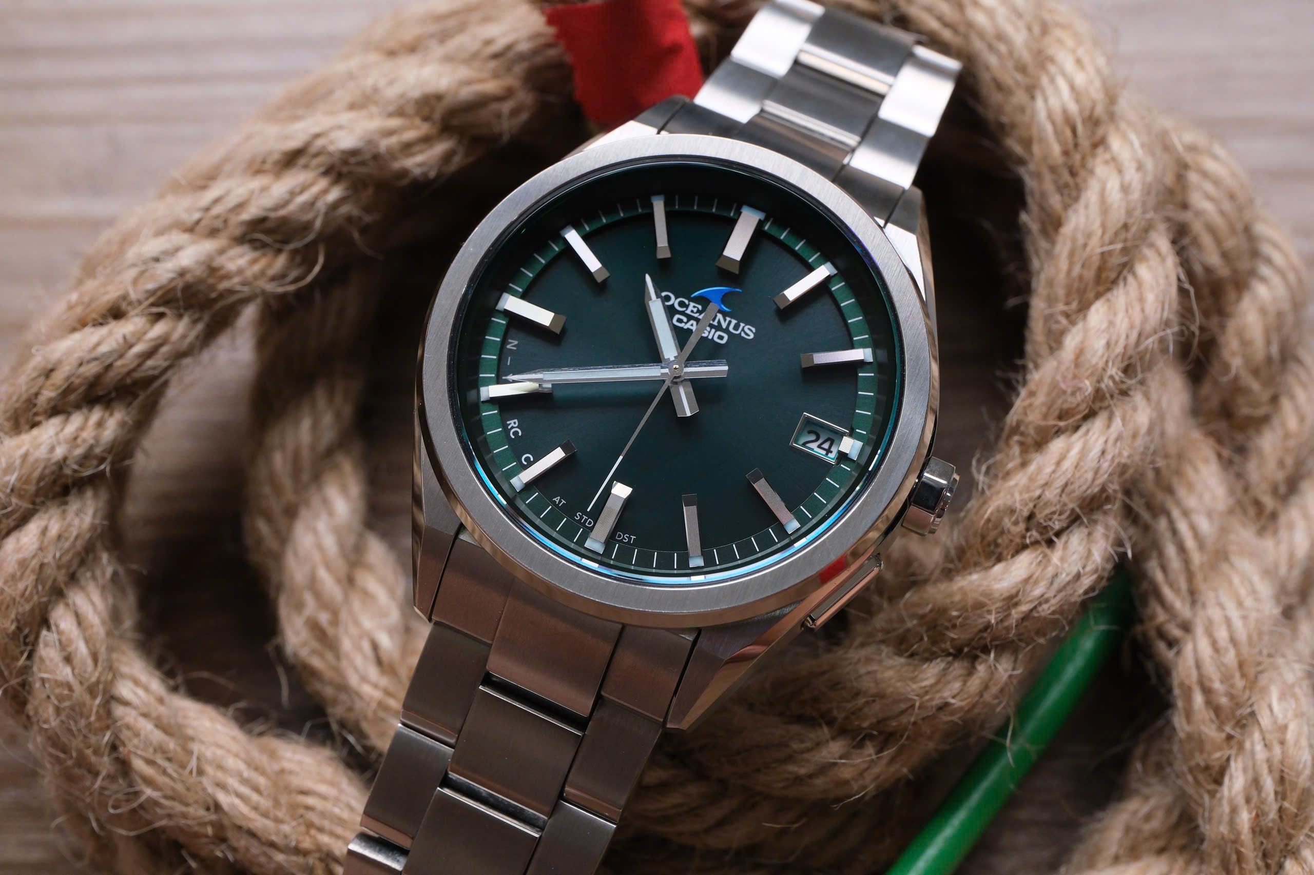 カシオ オシアナスGPSハイブリッド電波ソーラー腕時計（CASIO OCEANUS 