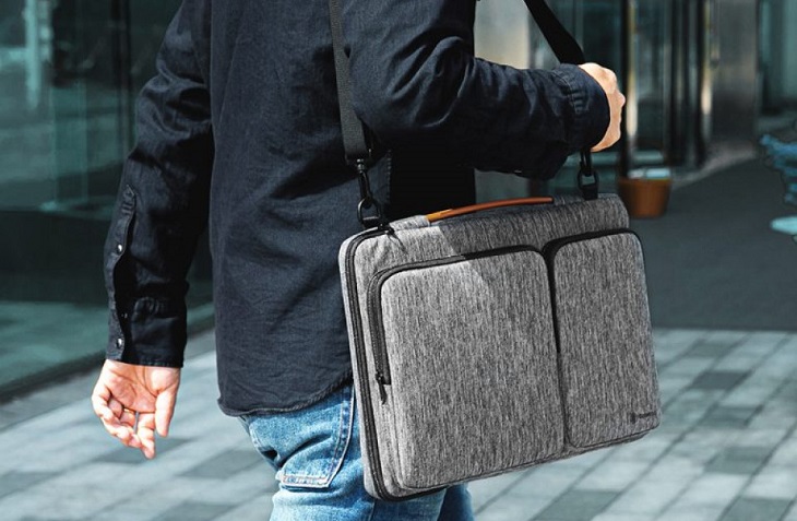 Túi chống sốc - Balo - Bộ dán, bạn hoàn toàn có thể yên tâm vì trong mọi tình huống chiếc Laptop, iPad của bạn sẽ được bảo vệ 100%. Các dòng Túi chống sốc - Balo - Bộ dán chính hãng hiện nay có khả năng bảo vệ linh kiện chống sốc khỏi những tác động bất ngờ. Đáng ngạc nhiên hơn, Túi chống sốc có thể bảo vệ an toàn cho Laptop, iPad khi bị rơi ở độ cao 1m hoặc bị lực 2kg đè lên. Các thành phần bên trong máy tính xách tay sẽ không bị hư hỏng, phần cứng sẽ không bị hỏng.