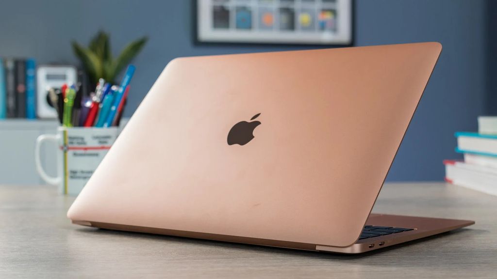 MacBook Air 2020 màn hình Retina độ phân giải 2,560 x 1,600 pixel cung cấp hơn 4 triệu điểm ảnh cùng sự hỗ trợ của backlit LED, IPS cho hình ảnh sắc nét và sống động.