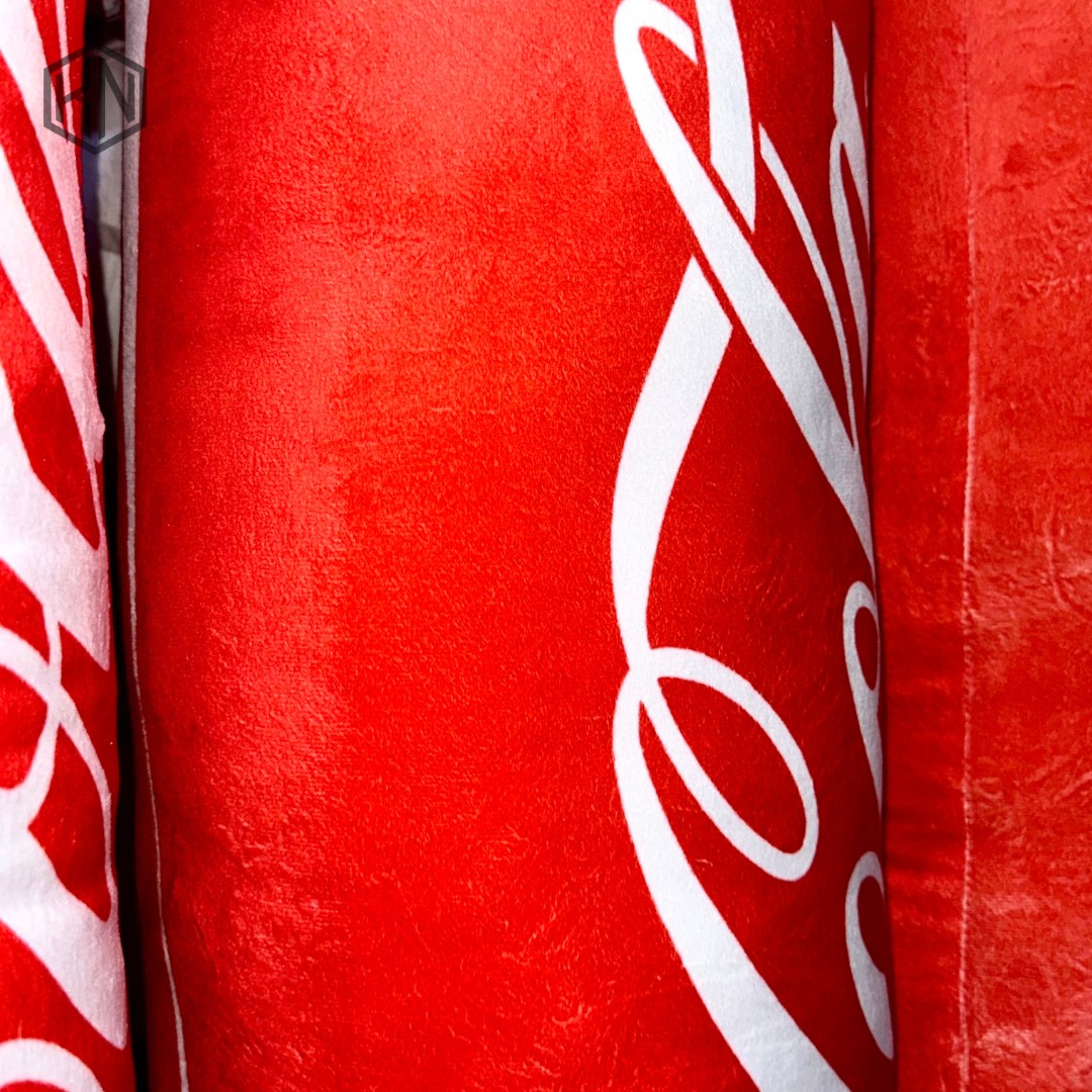 Gối ôm 3D hình lon nước ngọt Coca Cola