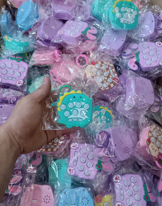 Móc khoá Pop It có game đập chuột