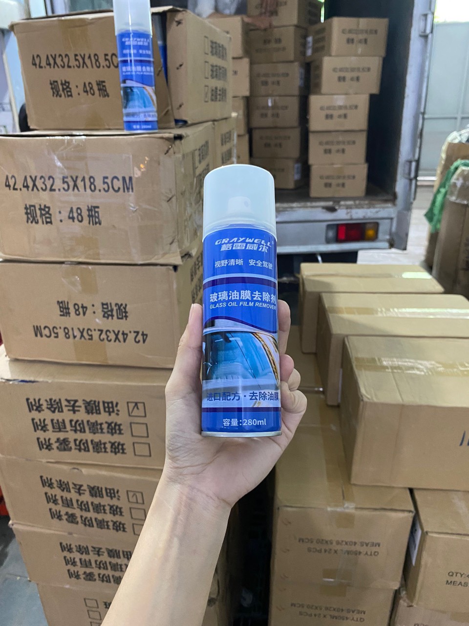 Chai xịt vệ sinh kính, chống tụ nước trên kính
