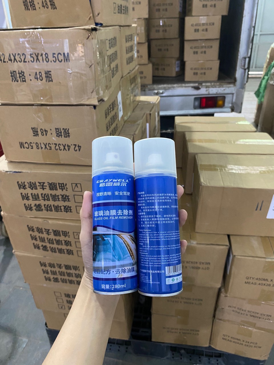 Chai xịt vệ sinh kính, chống tụ nước trên kính