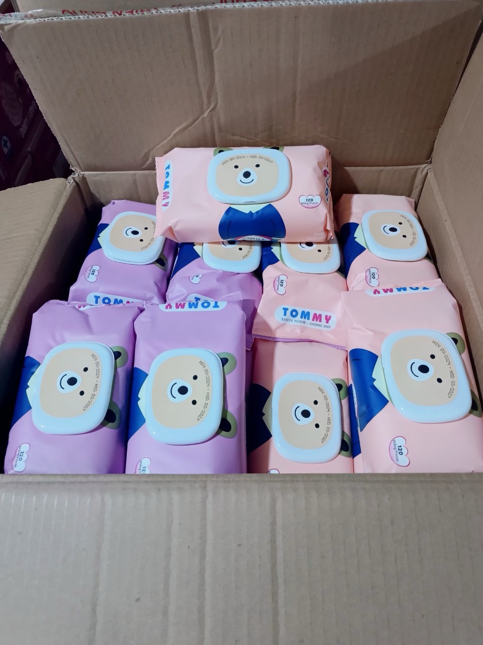 Thùng 32 gói khăn ướt TOMMY HỒNG Thiên Phúc