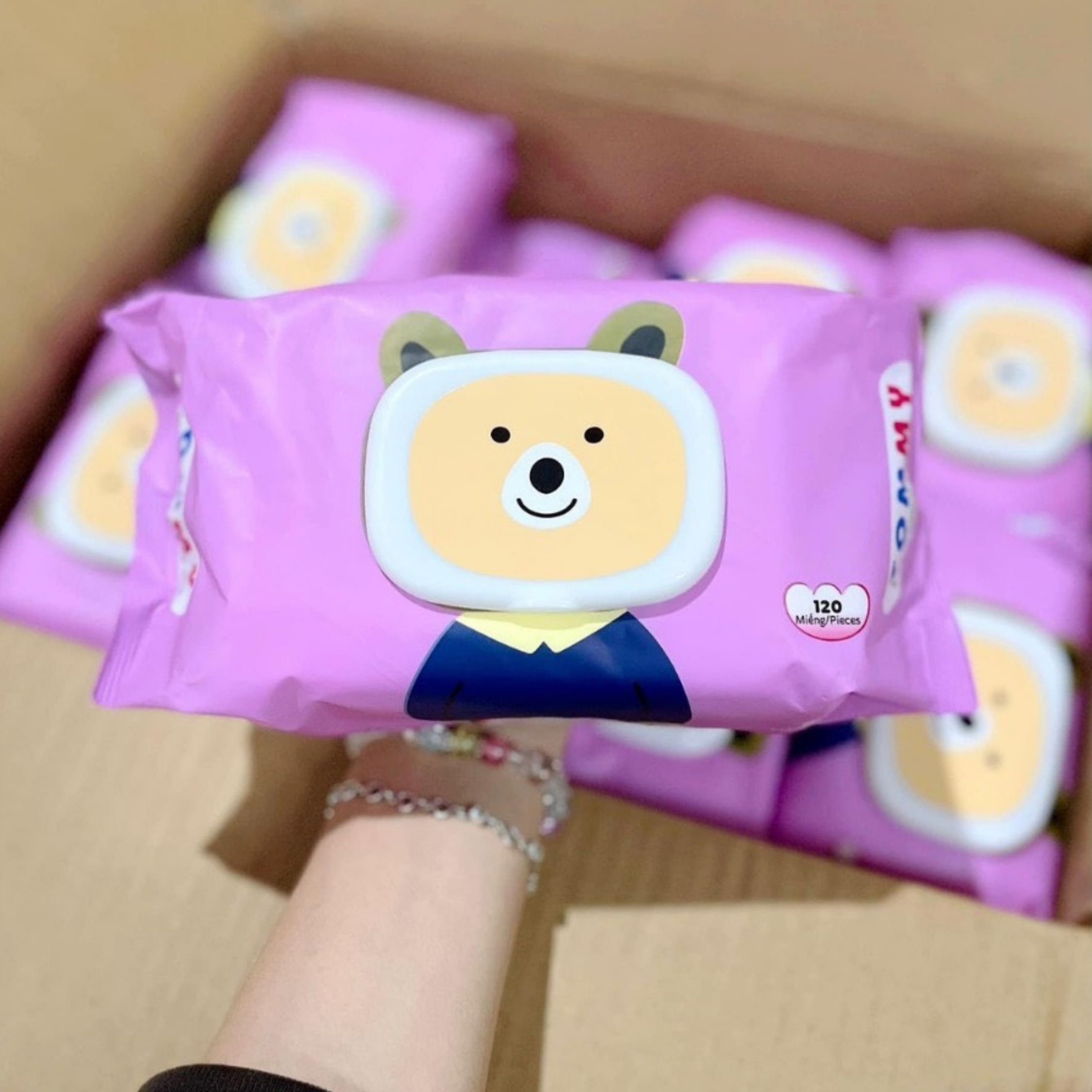 Thùng 32 gói khăn ướt TOMMY HỒNG Thiên Phúc