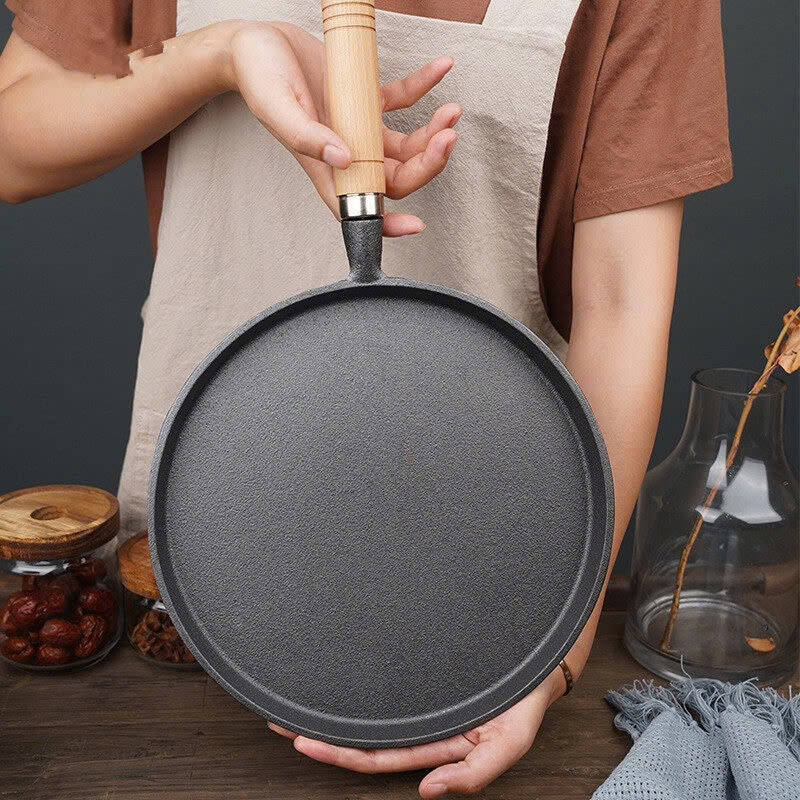 Chảo gang tròn nguyên khối cán gỗ size 20cm