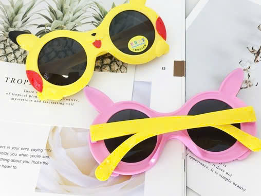 Kính mát hình Pikachu đáng yêu chống tia cực tím cho bé