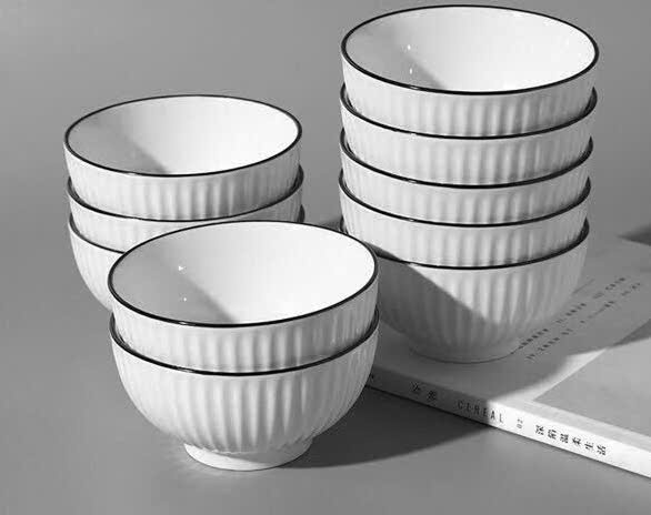 Chén sứ vân dọc trắng viền đen sang trọng
