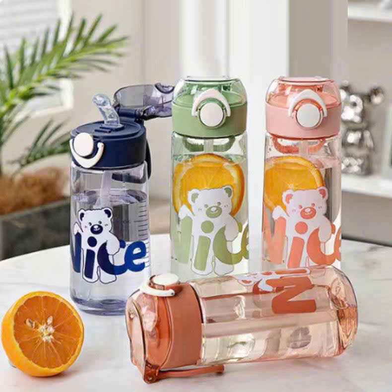 Bình nước hình gấu Nice 650ml có nắp bấm và quai xách 