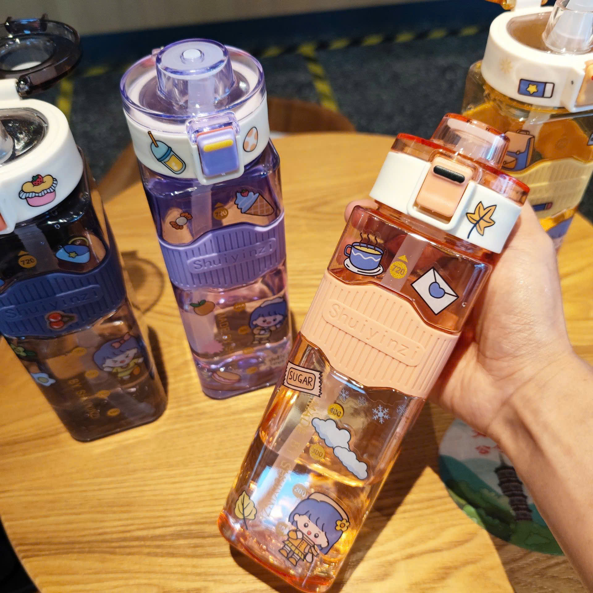 Bình nước vuống thể thao 500ml có ống hút chống tràn tiện dụng