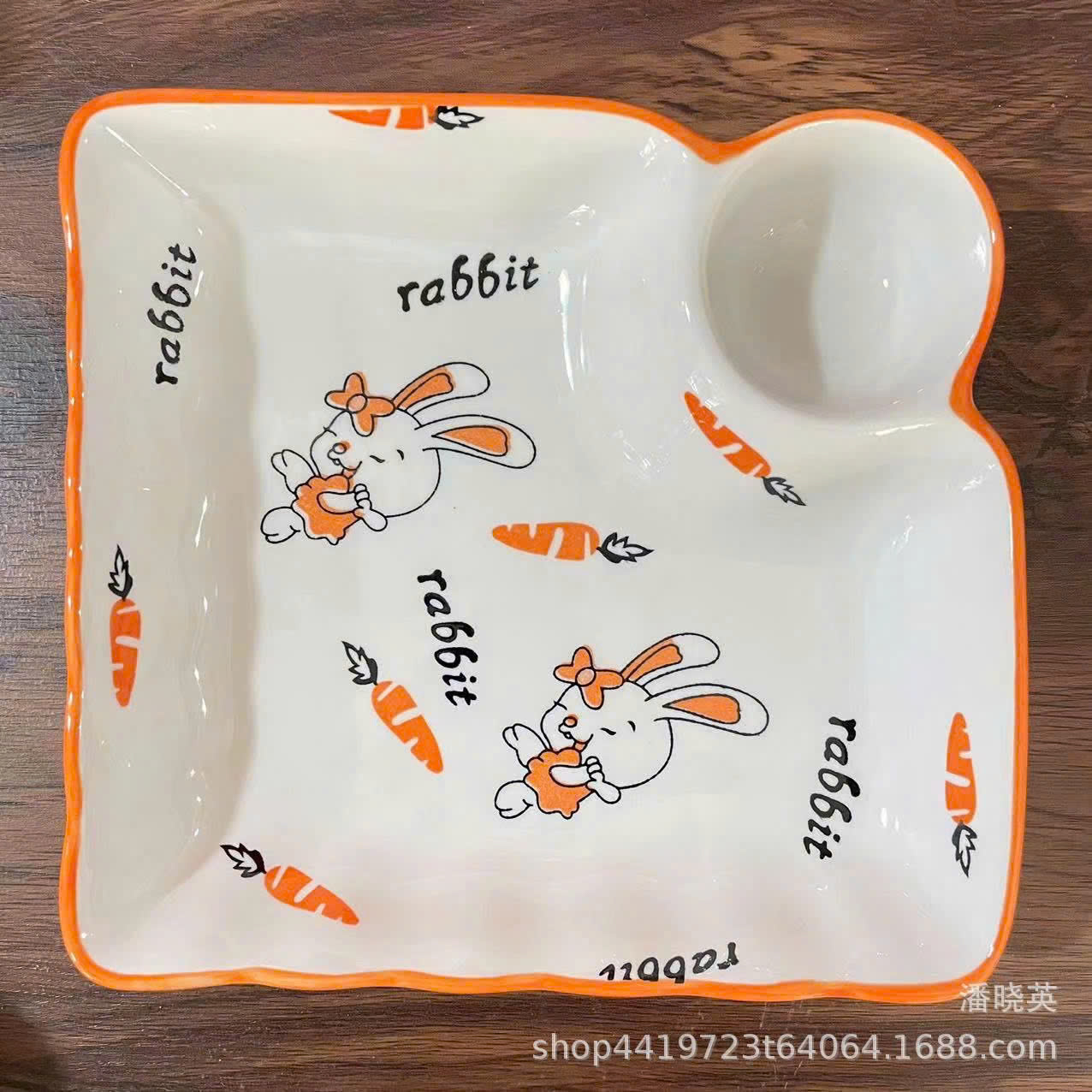Đĩa sứ vuông hoạ tiết đáng yêu có ngăn chấm 