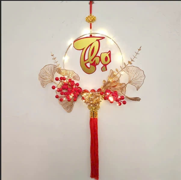 Liễn đỏ treo chữ Tết Phúc Lộc Thọ có đèn may mắn 