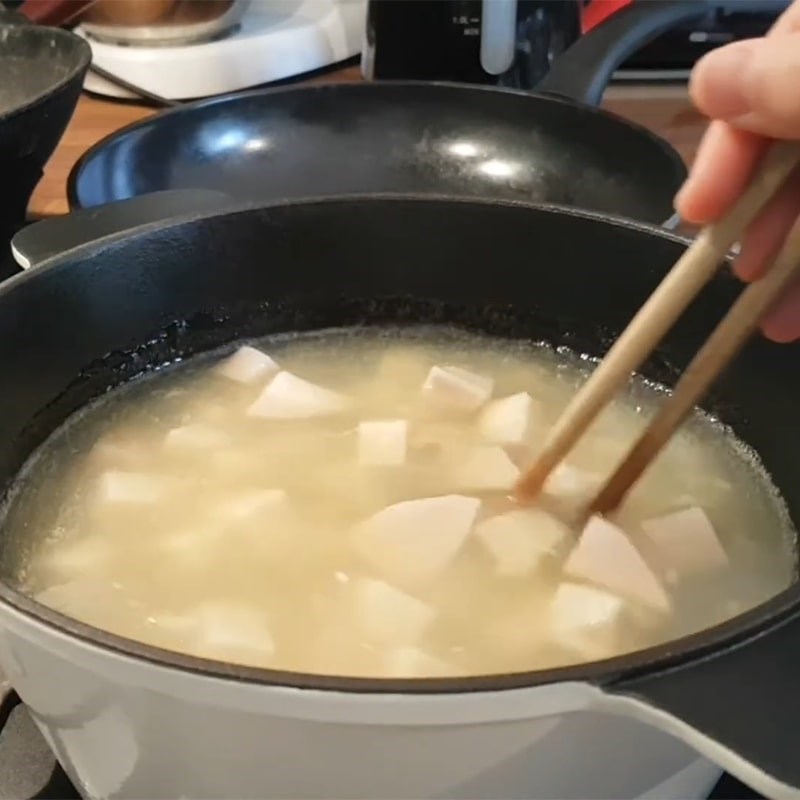 Cách nấu chè khoai môn đậu xanh nước cốt dừa