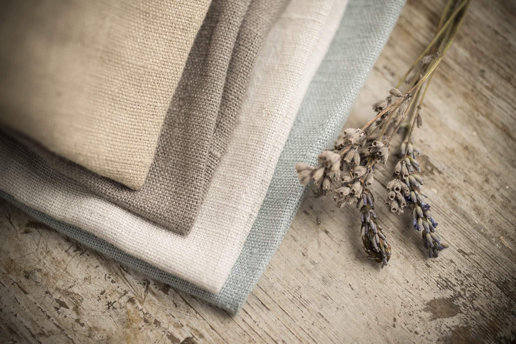 Vải Linen có đặc tính thấm hút tốt, thoáng mát và dễ chịu khi sử dụng