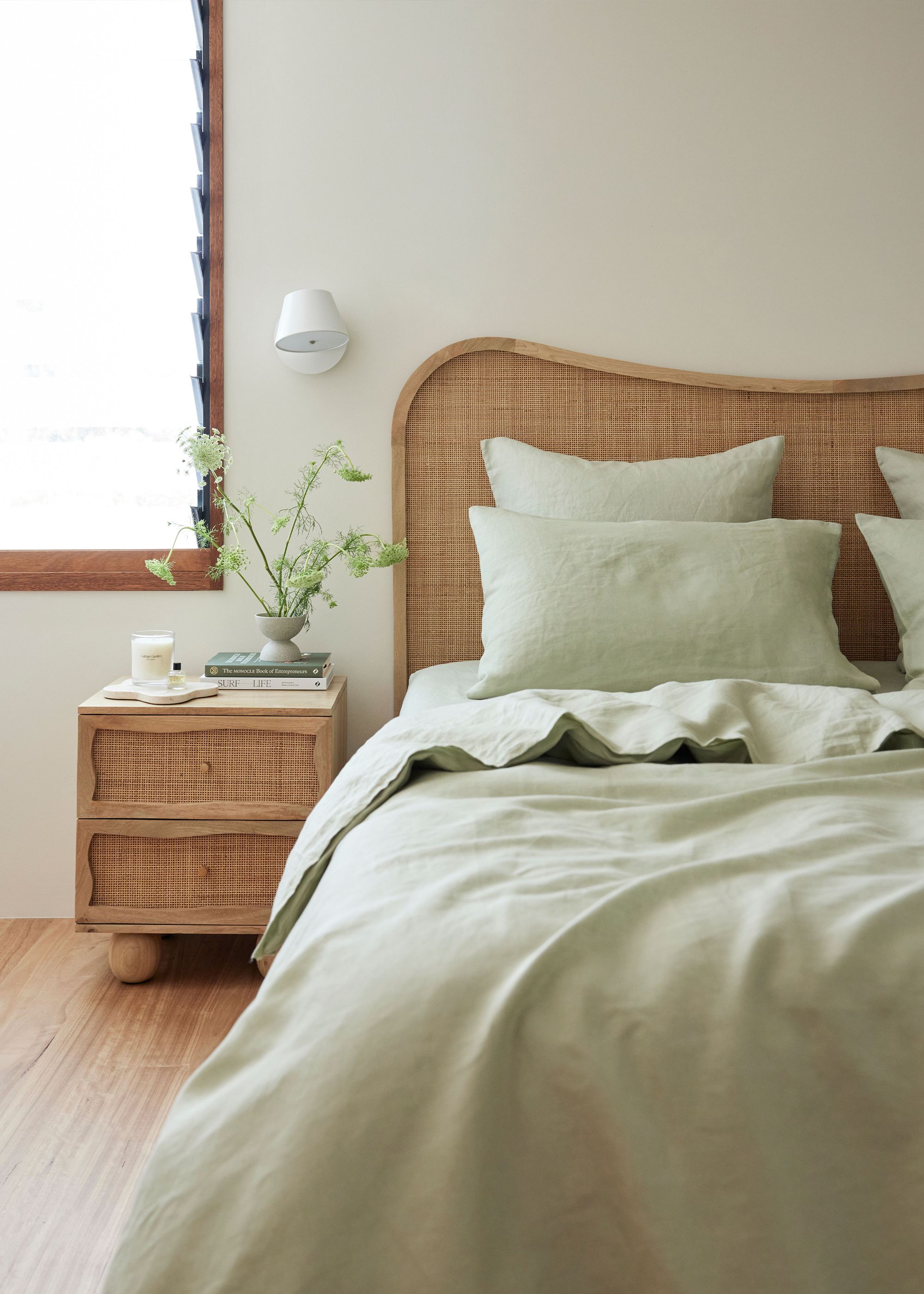 Linen ướt thường được ưu tiên sử dụng trong nội thất như chăn ga, màn cửa...