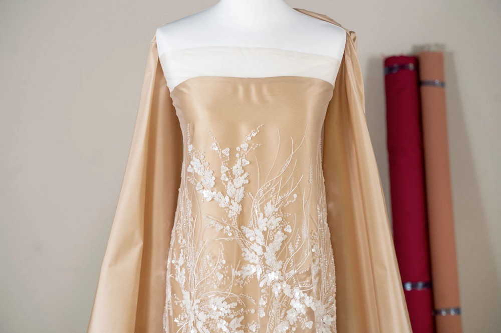 Vải cỏ may là gì? Ứng dụng của chất liệu trong đời sống Vải Tafta là gì? Trang phục vải Tafta có nóng không?