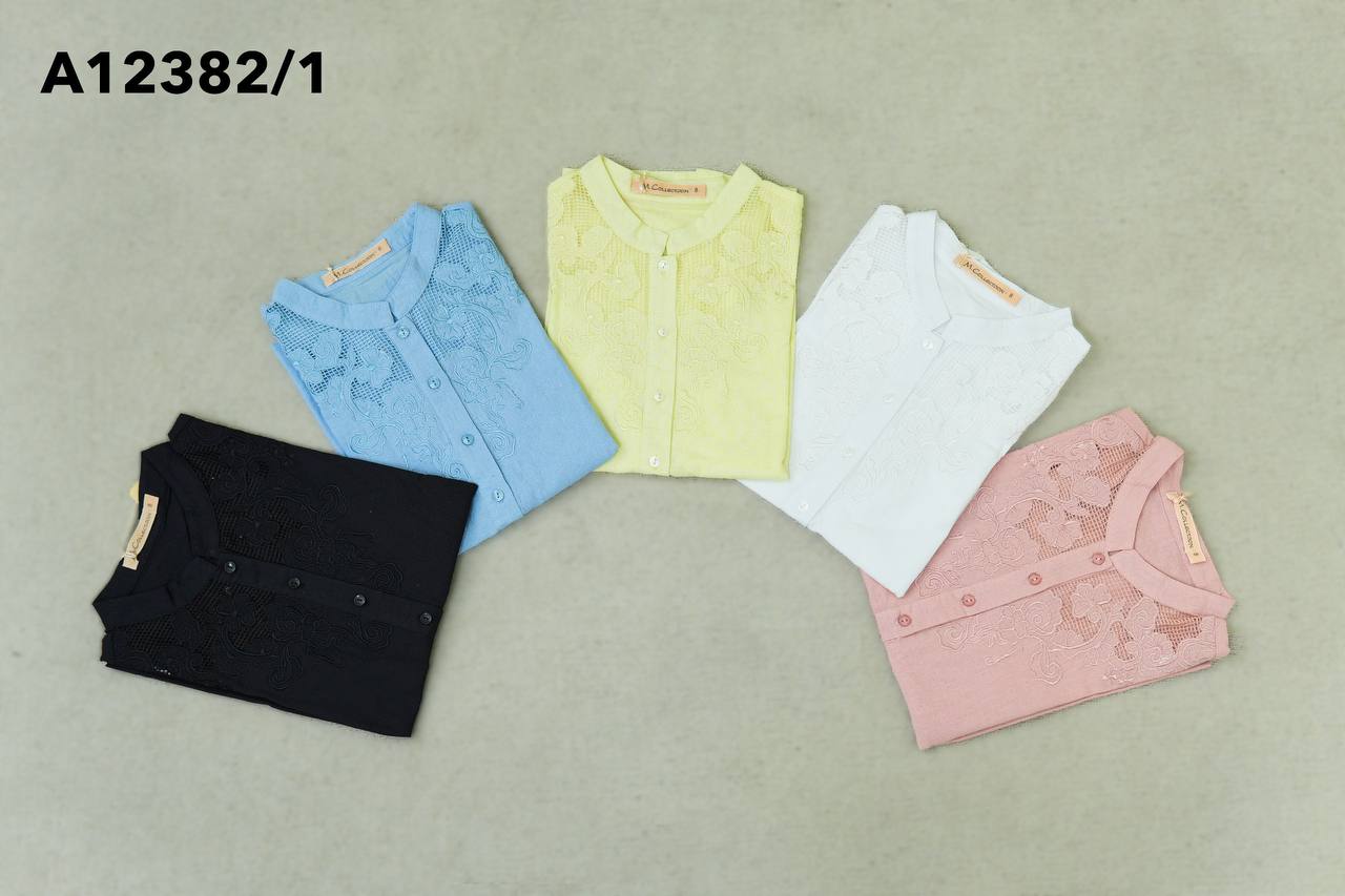M COLLECTION | Áo Kiểu Nữ Trung Niên Tặng Mẹ Linen Thêu Hoa Phối Lưới Cài Nút Cổ Trụ Tay Bí A12382LW01