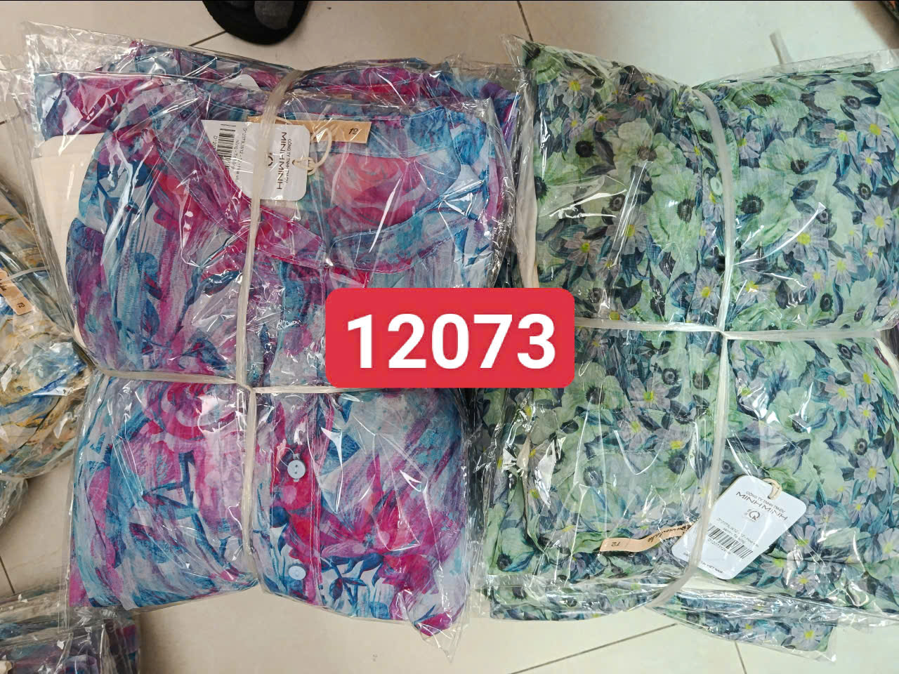 SWANLAKE | Váy Đầm Nữ Maxi Suông Xòe 2 Lớp Cổ Chữ V Cài Nút Tay Dài Vải Tơ In Hoa Đi Biển Hè D12073LW12