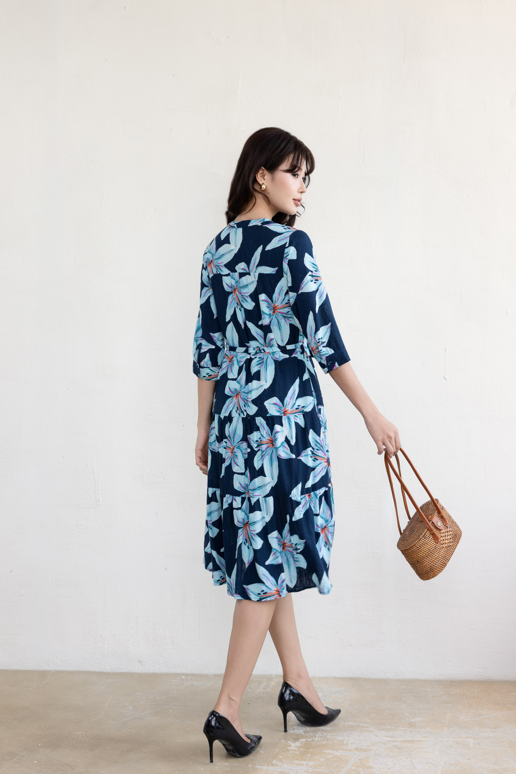 SWANLAKE | Váy Đầm Nữ Dây Thắt Eo Cổ Trụ Cài Nút Tay Lỡ Vải Linen Bông Họa Tiết Hoa Lá Mùa Hè D11041LW09