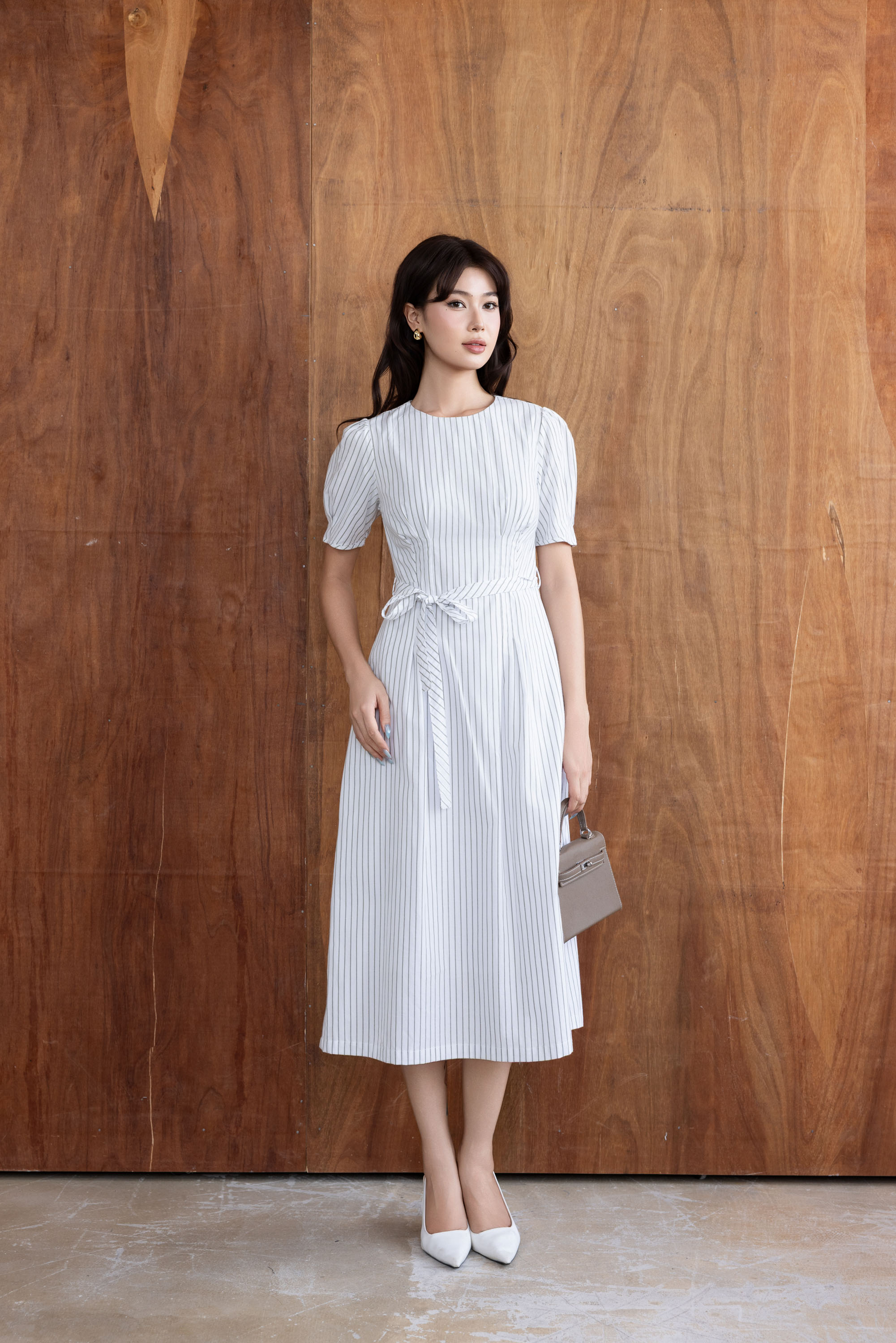 SWANLAKE | Váy Đầm Nữ Xòe Chiết Eo Tôn Dáng Vải Cotton Linen Sọc Cổ Tròn Tay Ngắn Thanh Lịch D13711LW01
