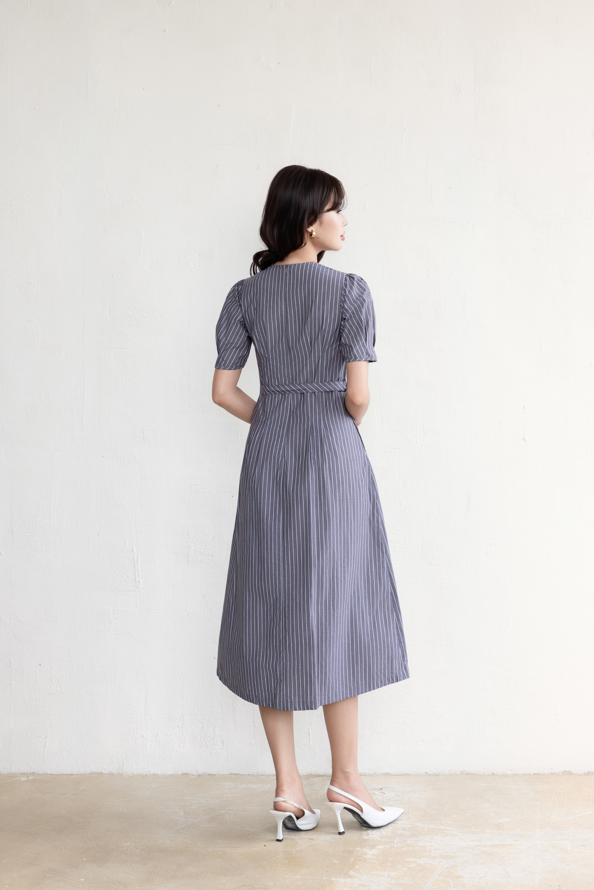 SWANLAKE | Váy Đầm Nữ Xòe Chiết Eo Tôn Dáng Vải Cotton Linen Sọc Cổ Tròn Tay Ngắn Thanh Lịch D13711LW01